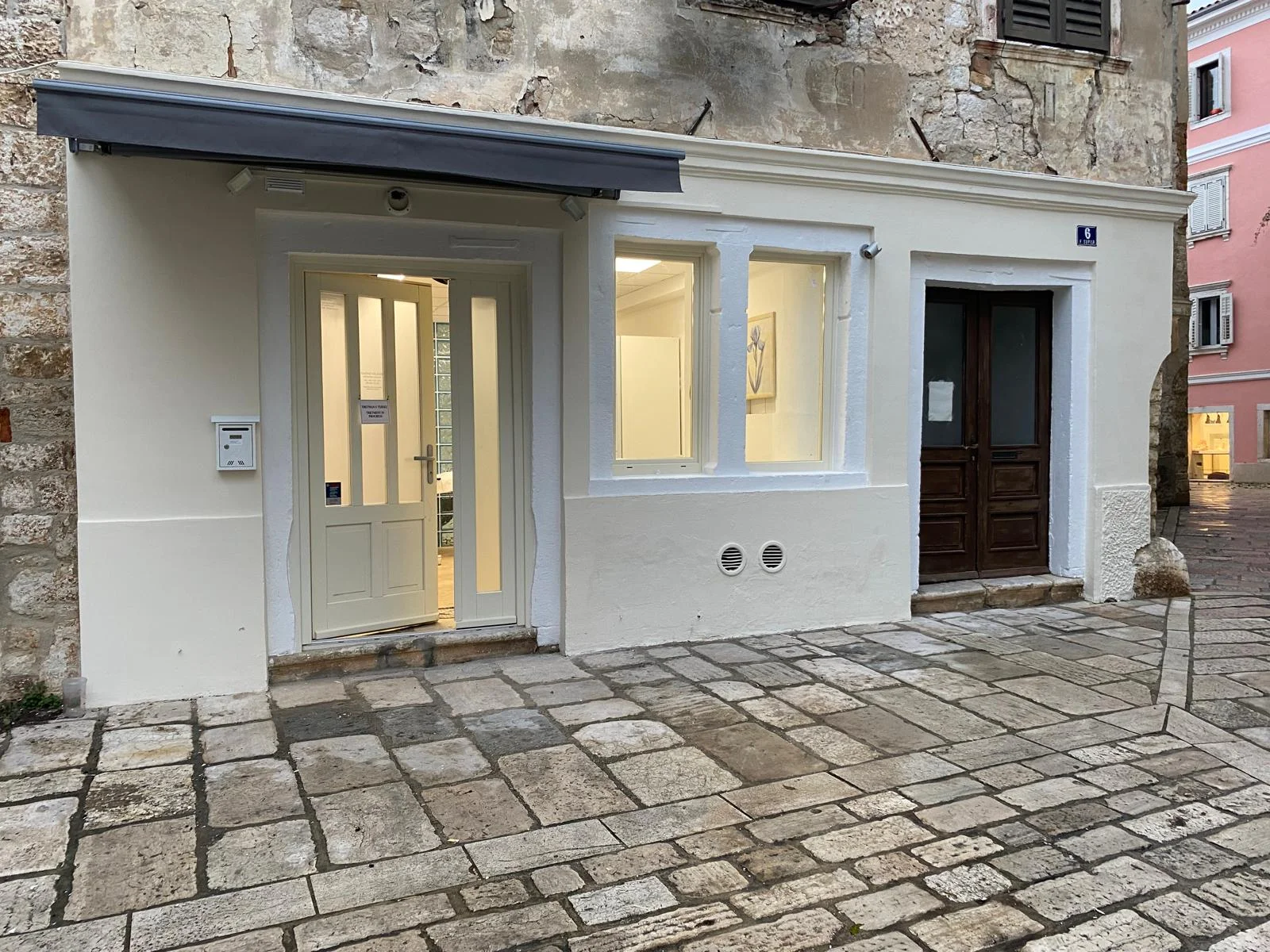 Ulaz u Wellness Beauty studio u starom dijelu Poreča